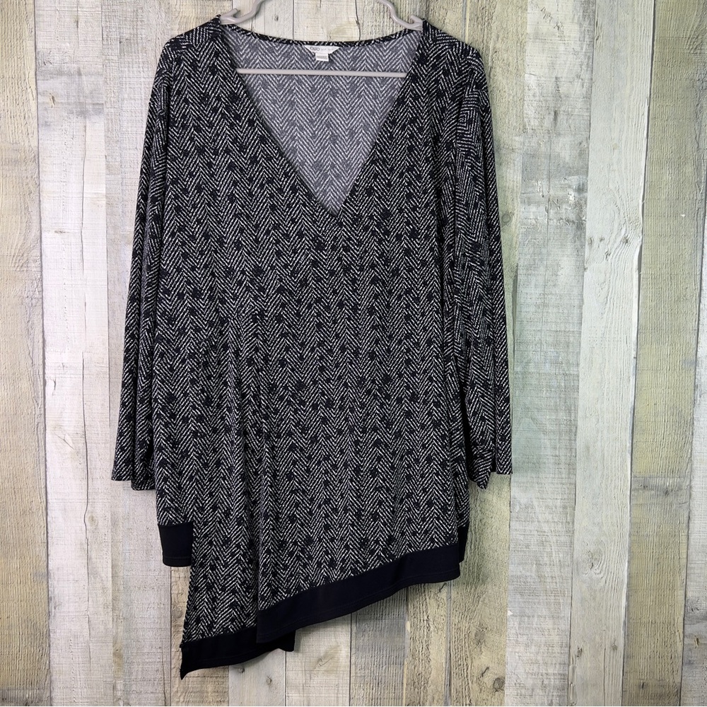 Cato 22/24W V-Neck Chevron Print Black & White 3/4 Sleeve Asymmetrical Blouse